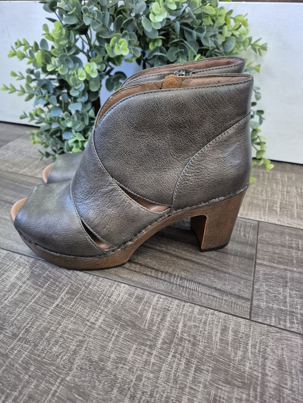 Dansko Delphina Open Toe Metallic Bronze Shoes Heels Womens Size EU 37 US 6.5/7